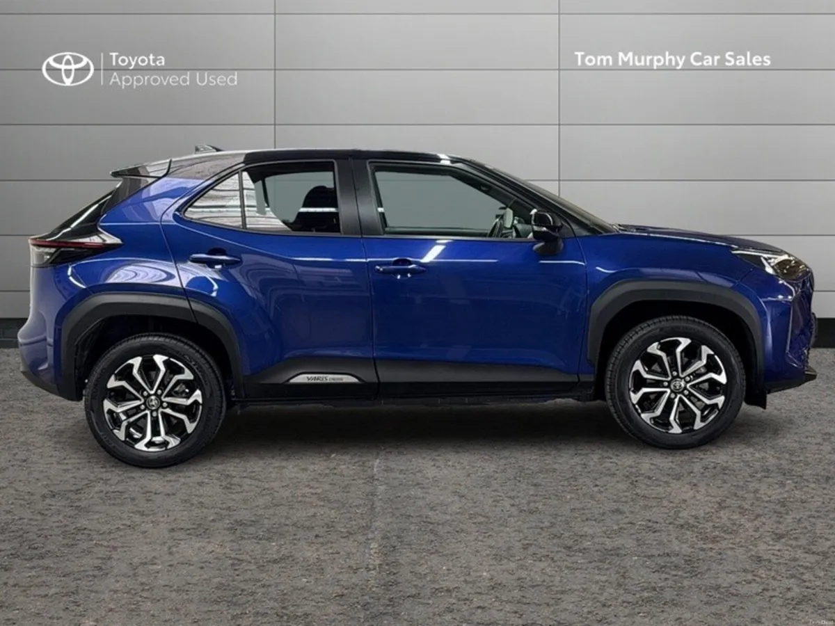 Toyota Yaris Cross LUNA SPORT - ONE OWNER - FULL T - Image 3