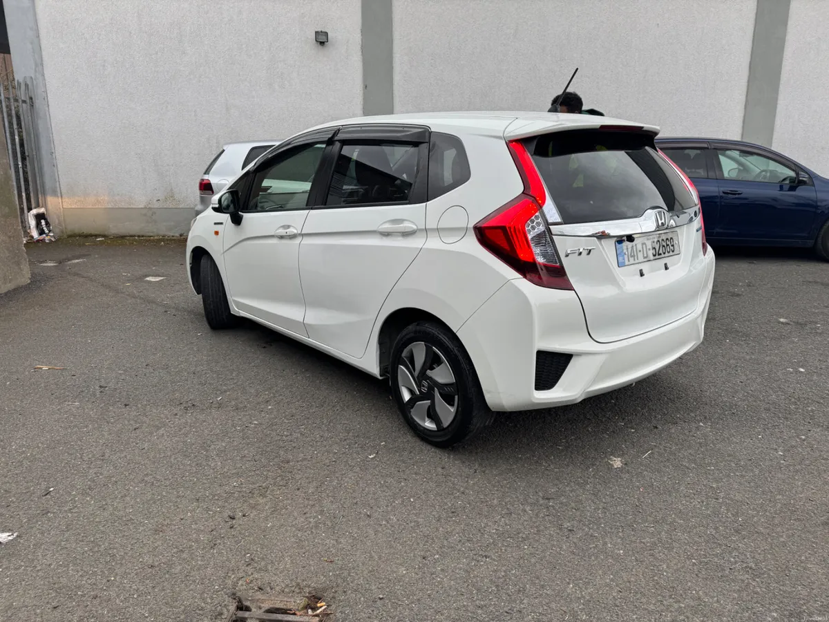 Honda Fit 2014 Automatic hybrid - Image 4