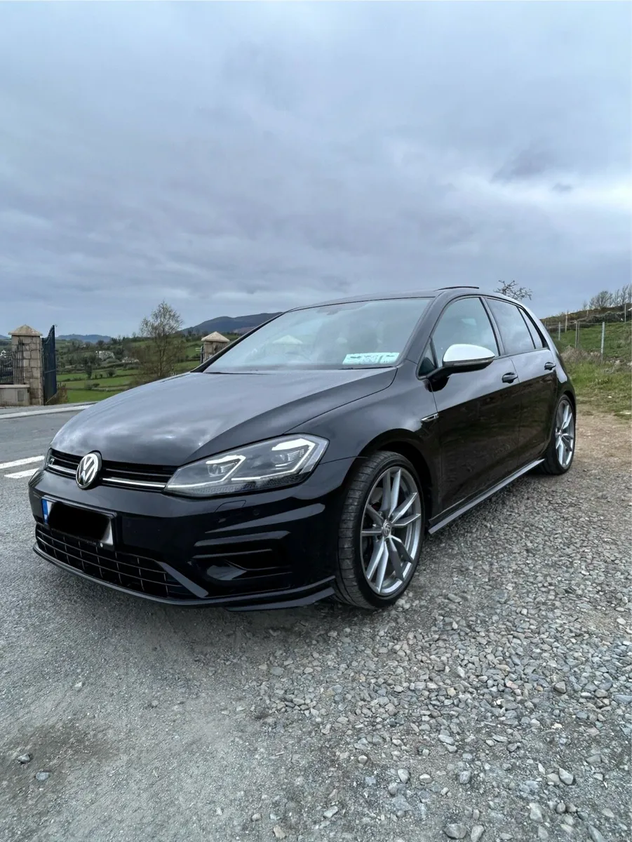 Volkswagen Golf R - Image 2