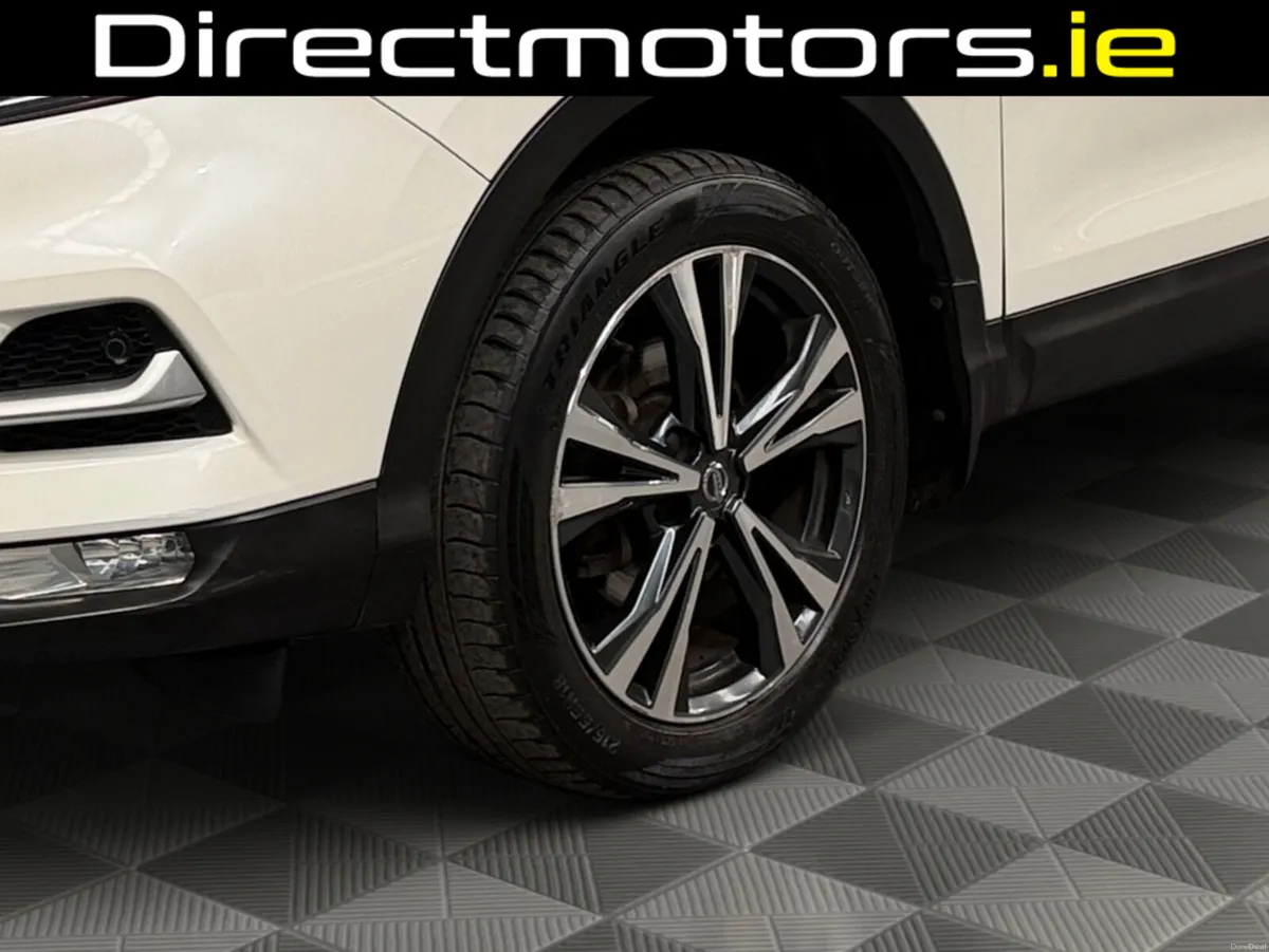 Nissan Qashqai 1.5 DSL SV PREMIUM SS 18 4DR - Image 4