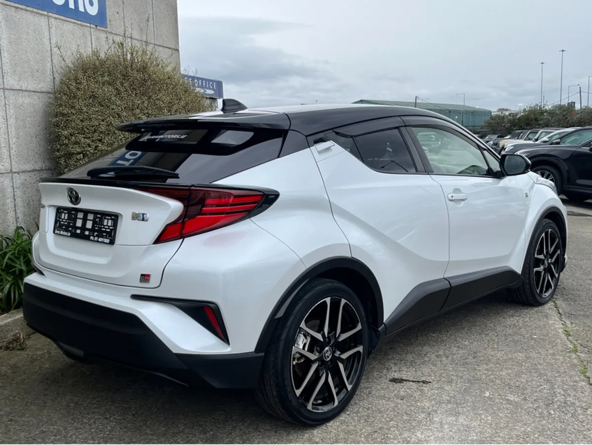 Toyota C-HR GR SPORT AUTOMATIC HYBRID 1.8 PETROL / - Image 4