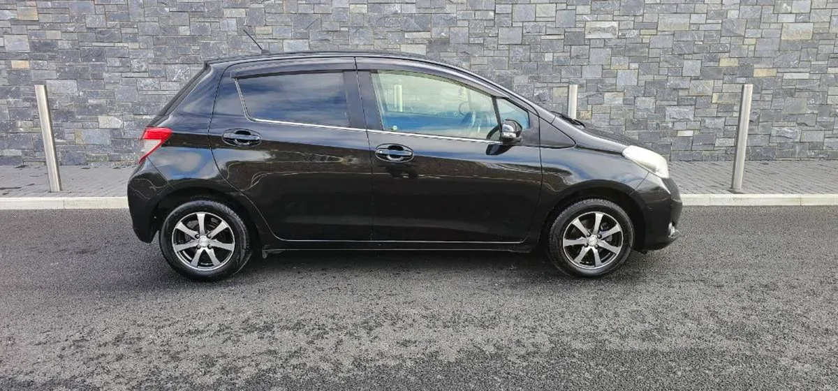 Toyota vitz - Image 2