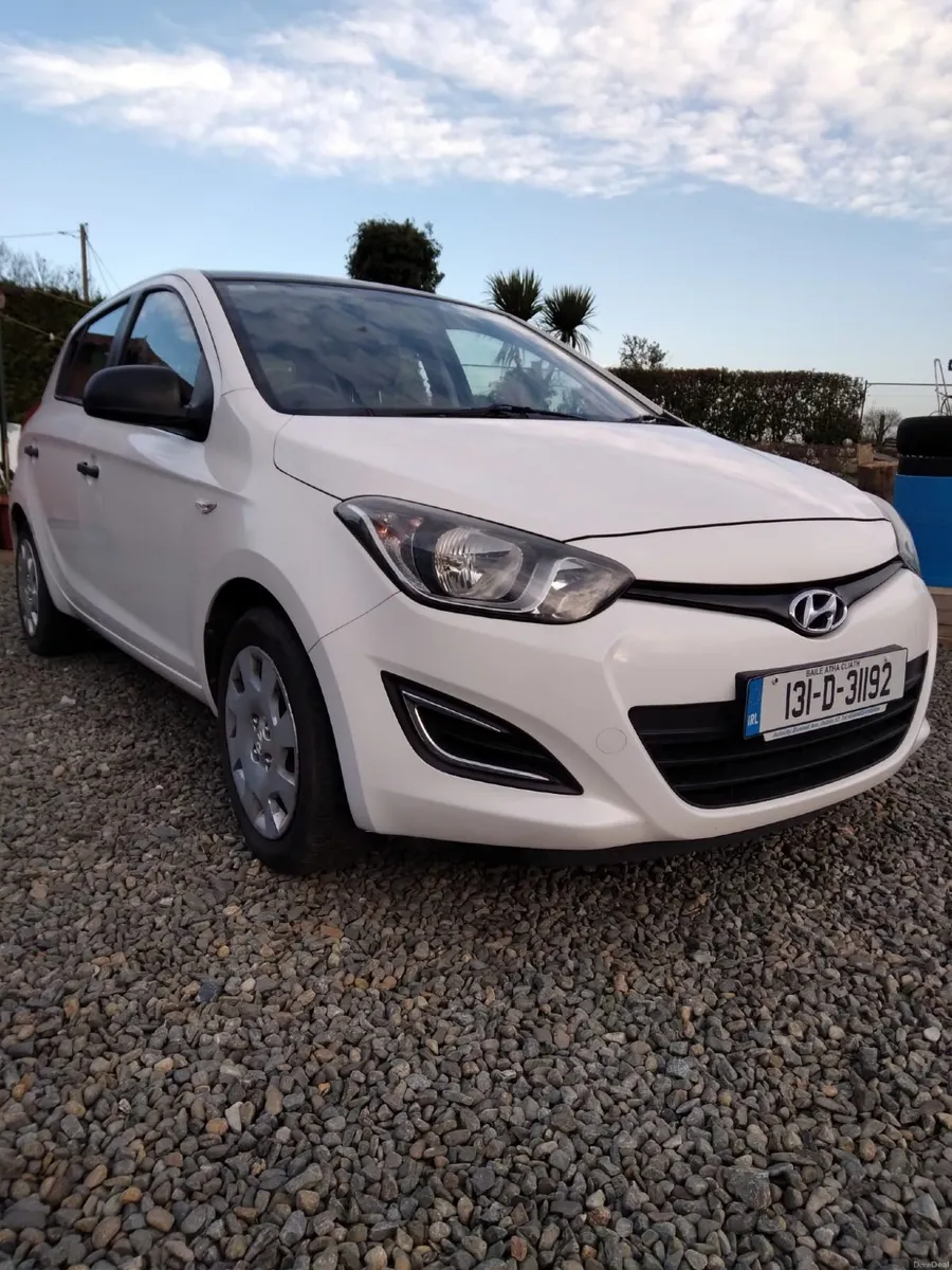 13 Hyundai i20 NCT'd till 9-26 taxed 6-26 - Image 4