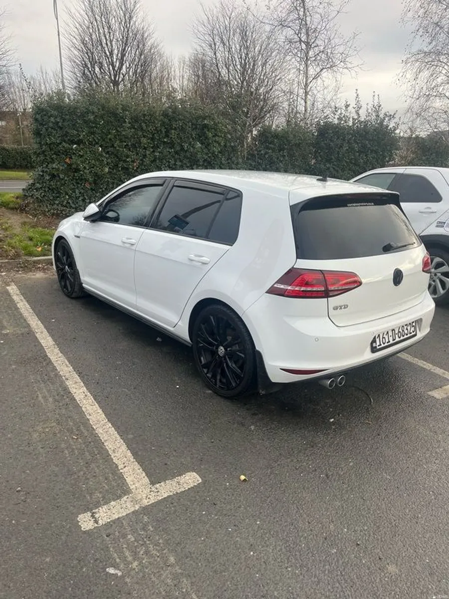 2016 Volkswagen Golf - Image 3