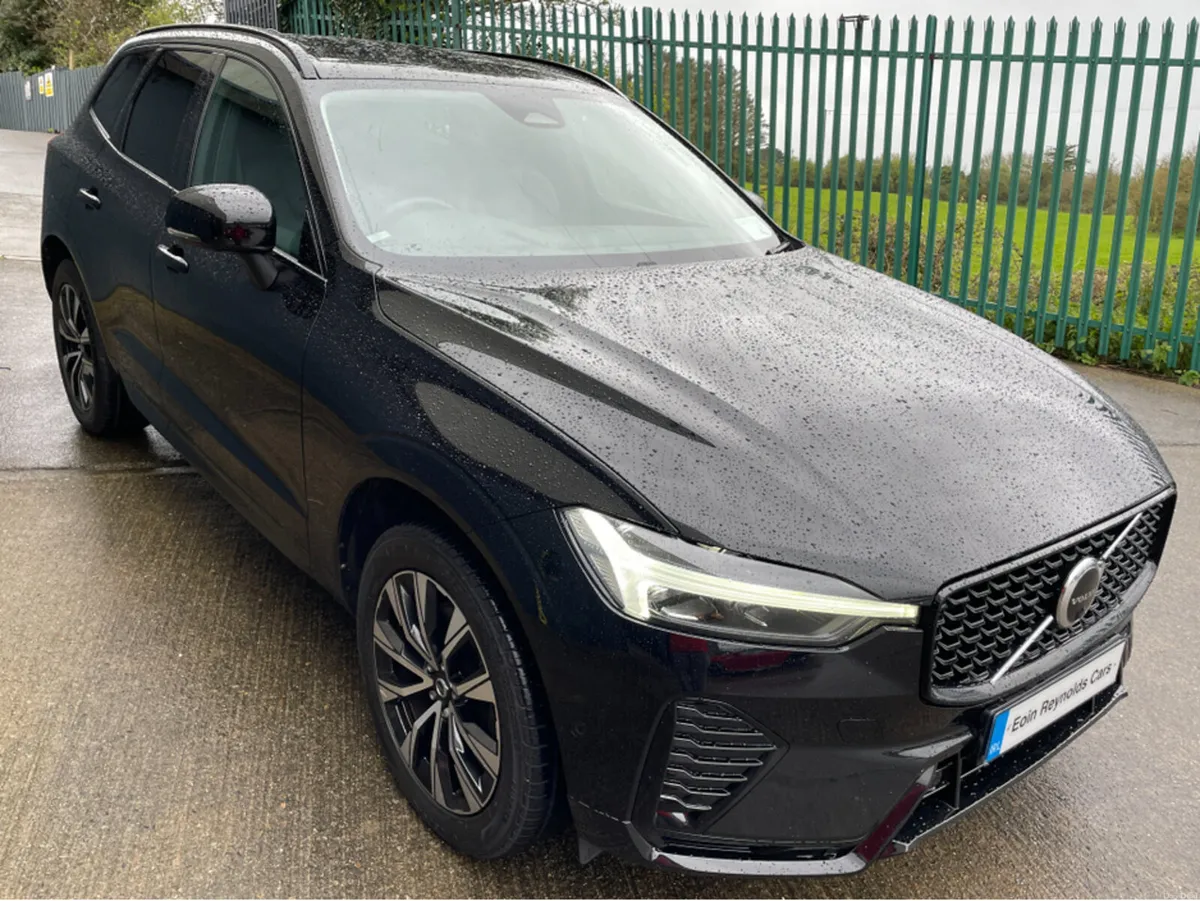 Volvo XC60 B4 PLUS DARK 5DR DIESEL AUTO - Image 2