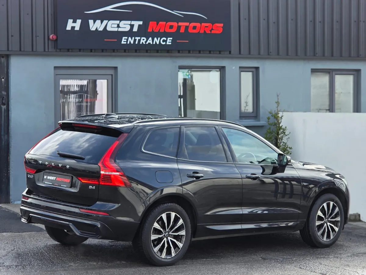 Volvo XC60 B4 PLUS DARK 5DR AUTO - Image 3