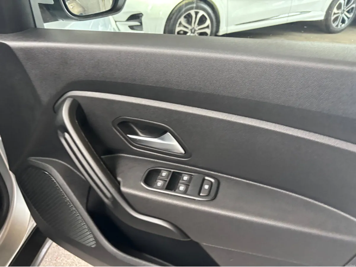 Dacia Duster COMFORT BLUE DCI 115 4X 4X2 5DR - Image 4