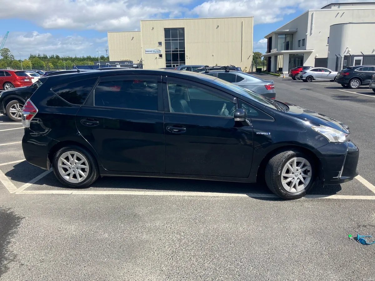 Toyota Prius CX 7 seater - Image 2