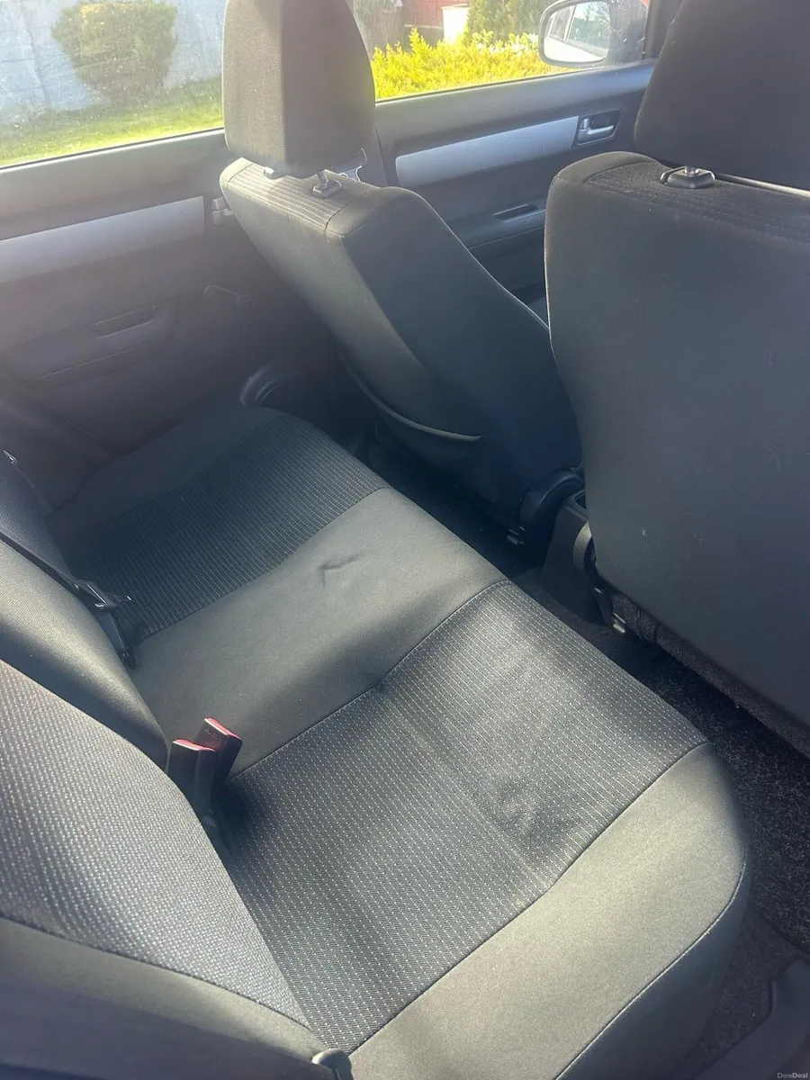 2010 Suzuki Swift - Image 4