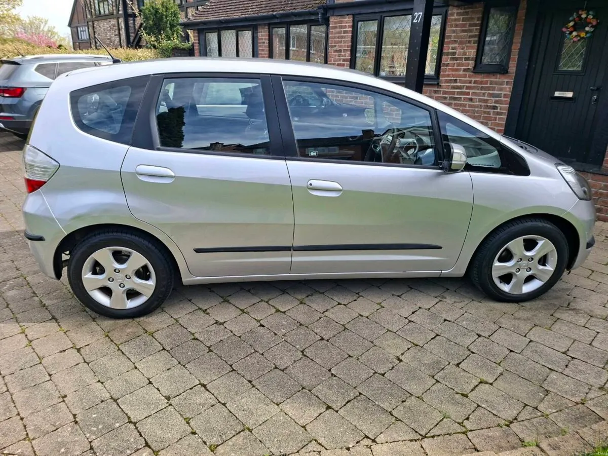 HONDA JAZZ 1.4 AUTOMATIC 2010 NICE CLEAN CAR - Image 2