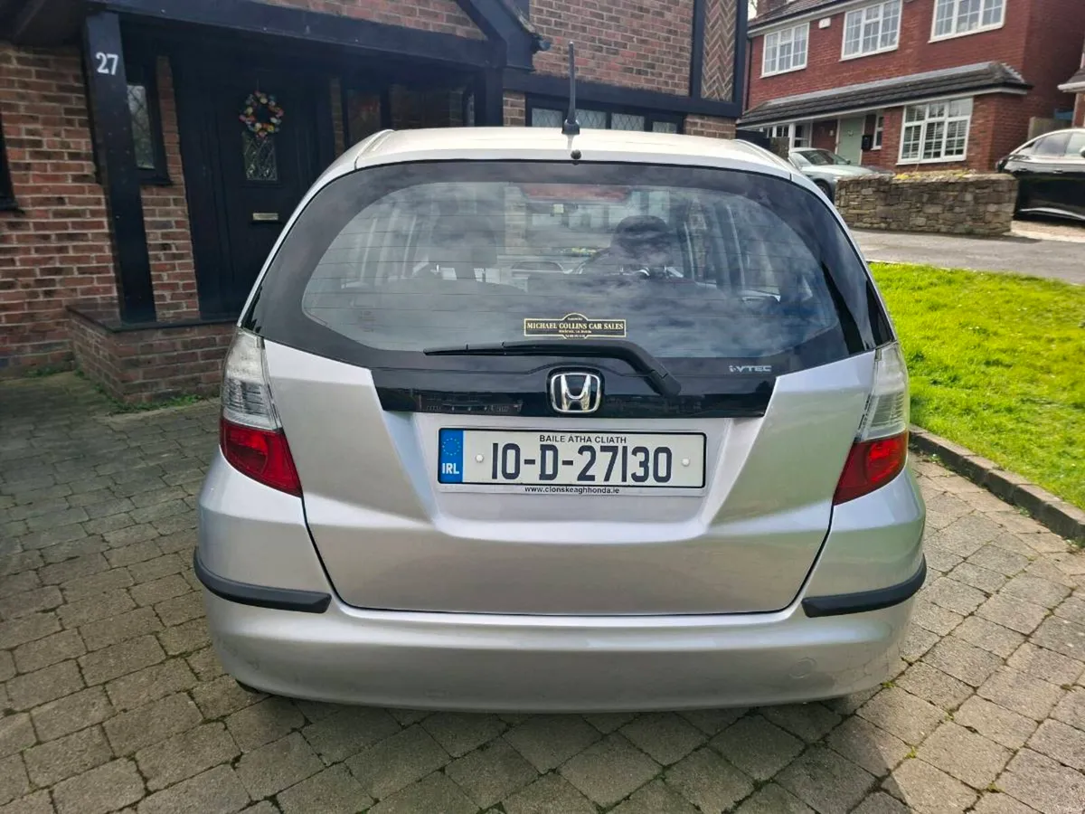 HONDA JAZZ 1.4 AUTOMATIC 2010 NICE CLEAN CAR - Image 4