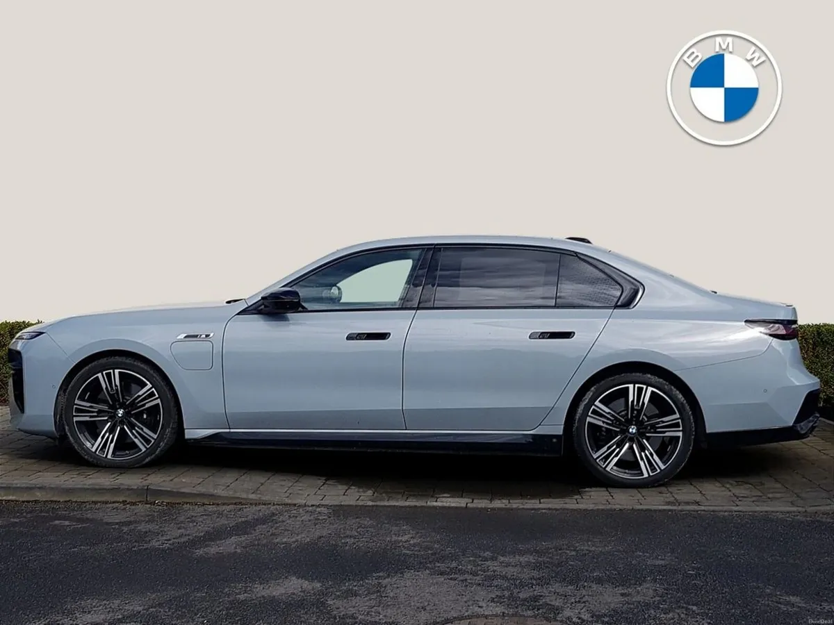 BMW 7-Series M760 xDrive - Image 3