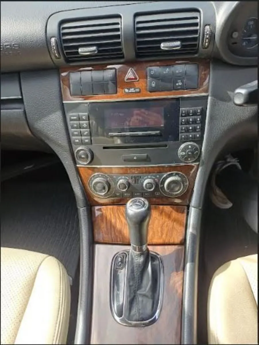 Mercedes-Benz C-Class 2006 Automatic - Image 2