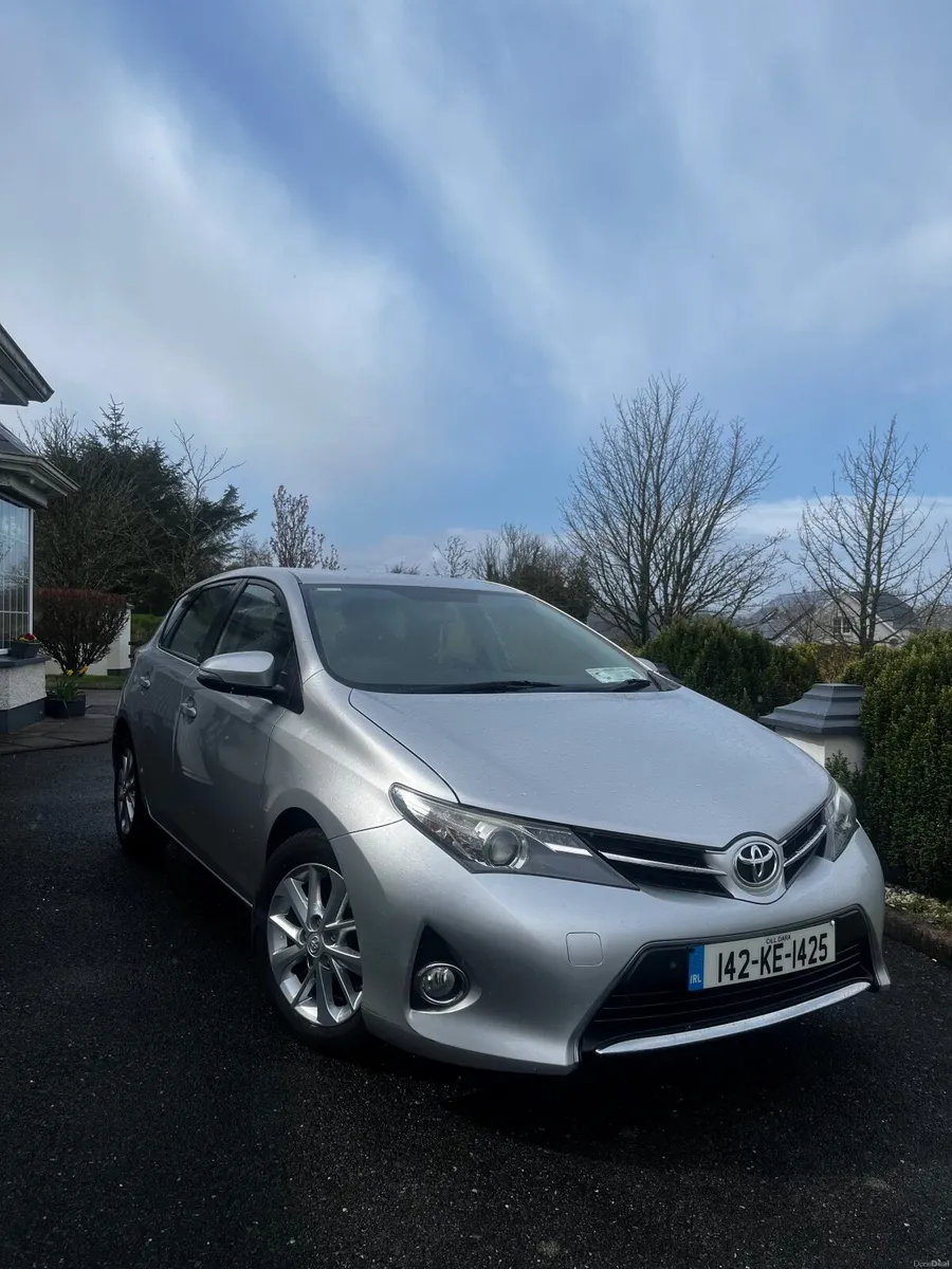 2014 Toyota Auris 1.4 D-4D Aura 4DR *NCT 02/27 - Image 1