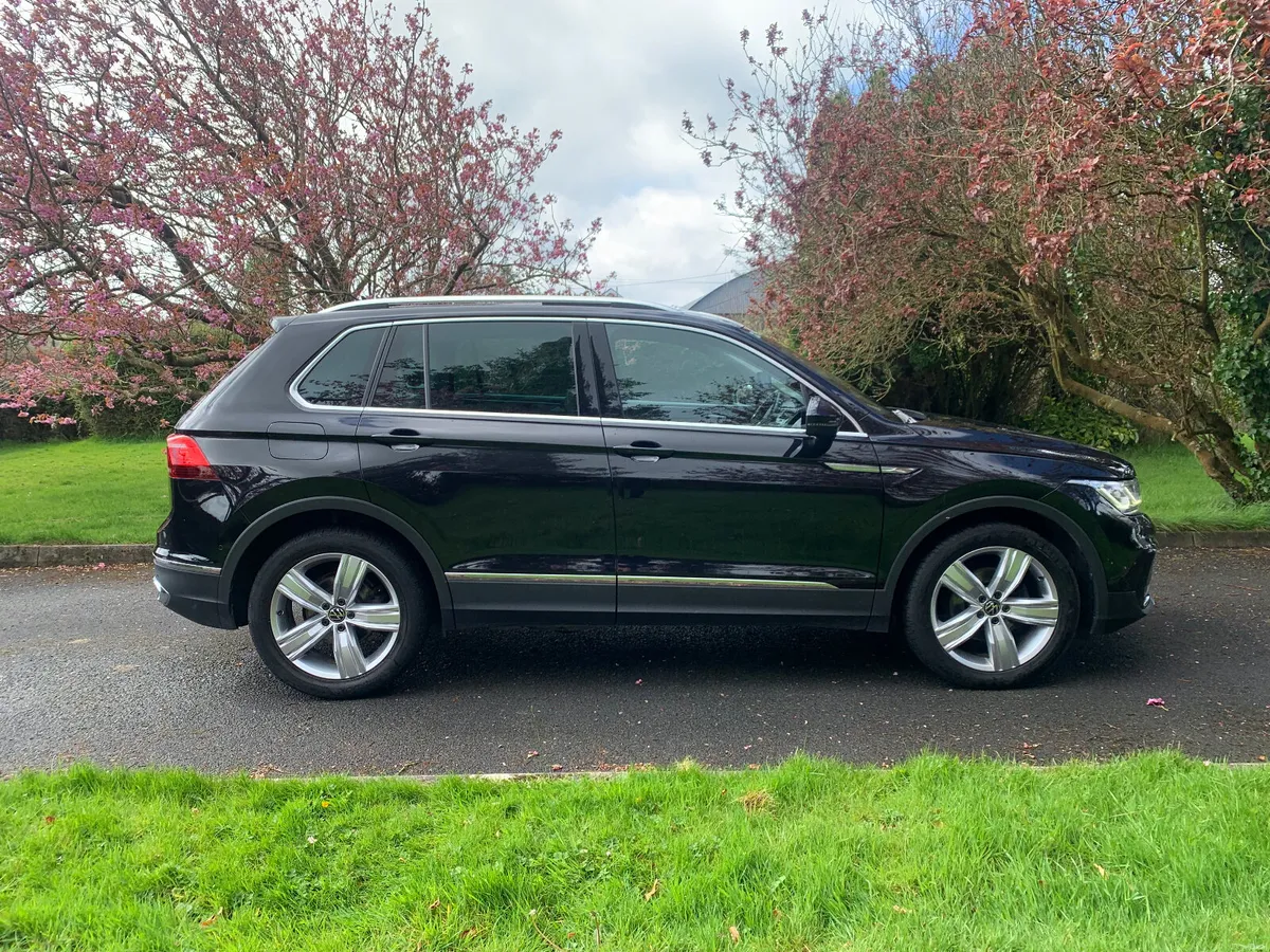 Volkswagen Tiguan 2021 - Image 2