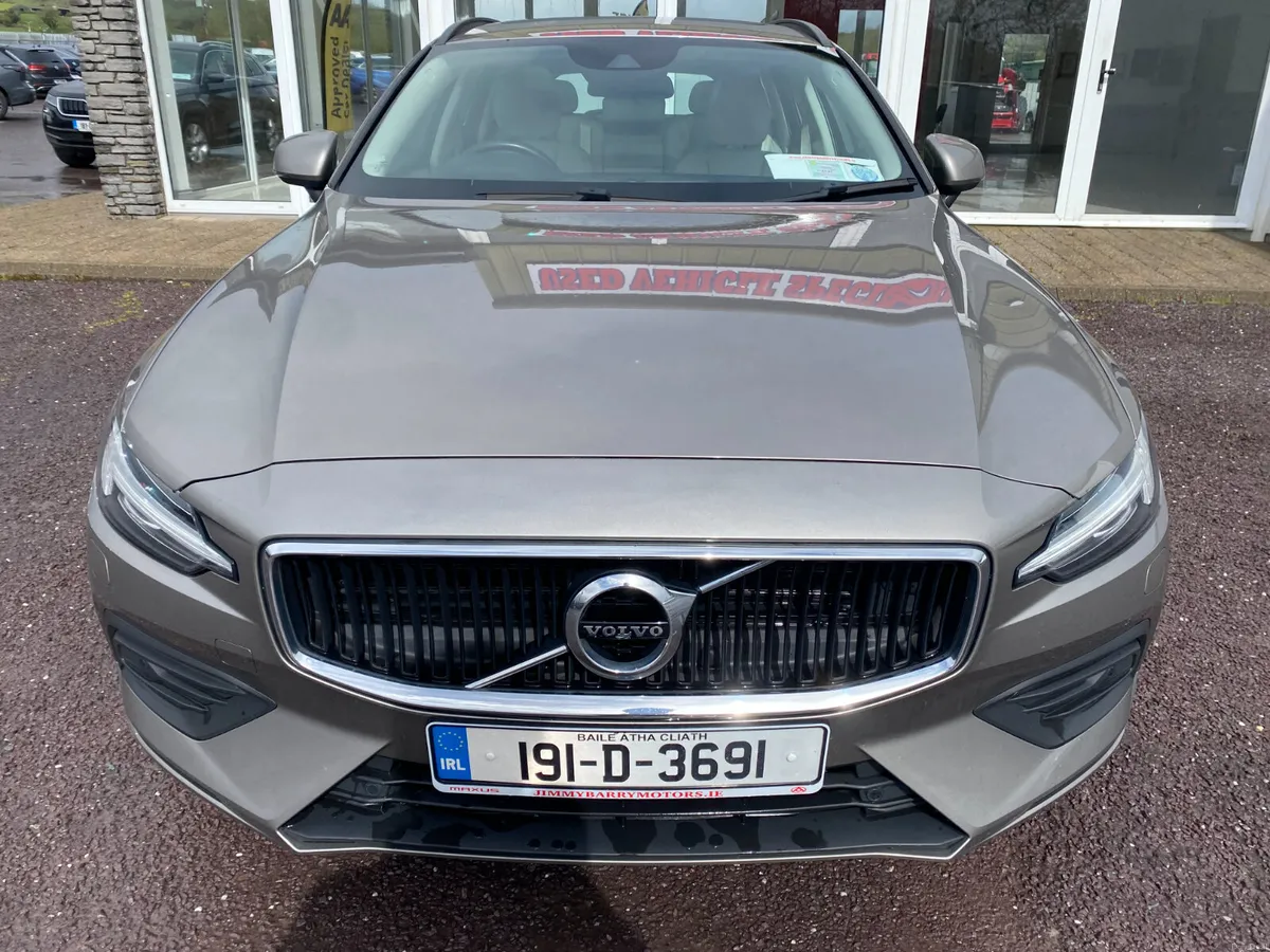 2019 Volvo V60 D3 MOMENTUM 5DR - Image 2