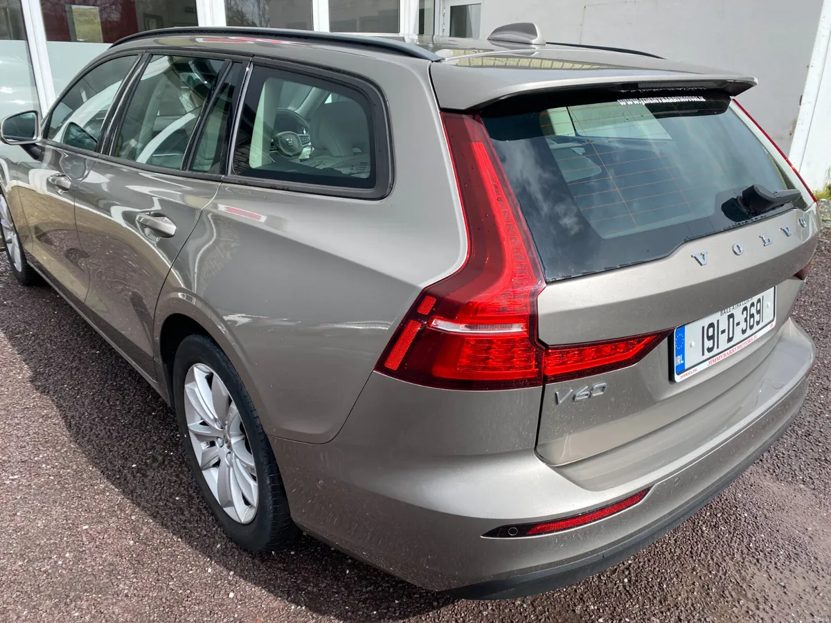 2019 Volvo V60 D3 MOMENTUM 5DR - Image 6
