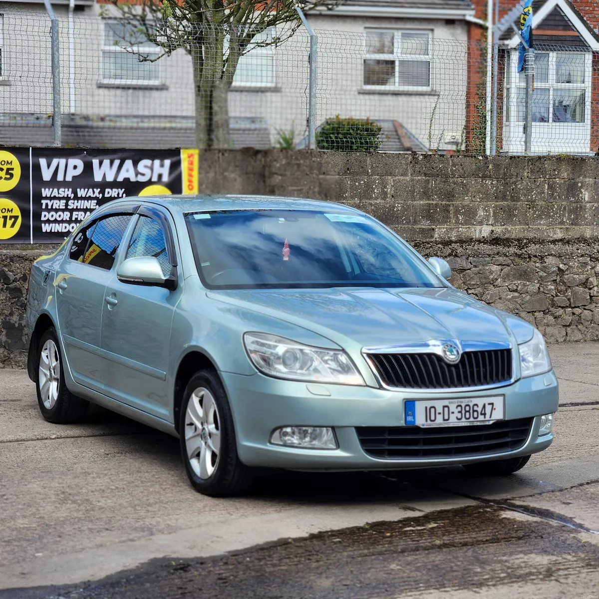 2010 Skoda Octavia 1.6tdi tax 1 year - Image 1