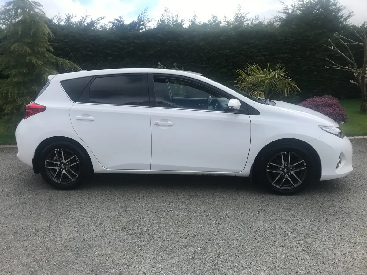 151 Toyota Auris 1.6 Petrol Nct & Tax - Image 3