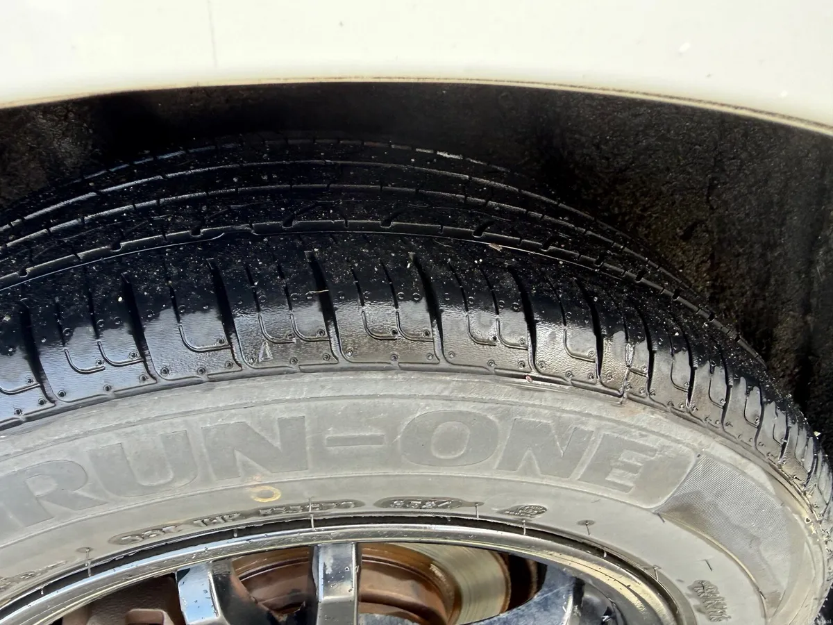 Toyota Prius 2013 - Image 2