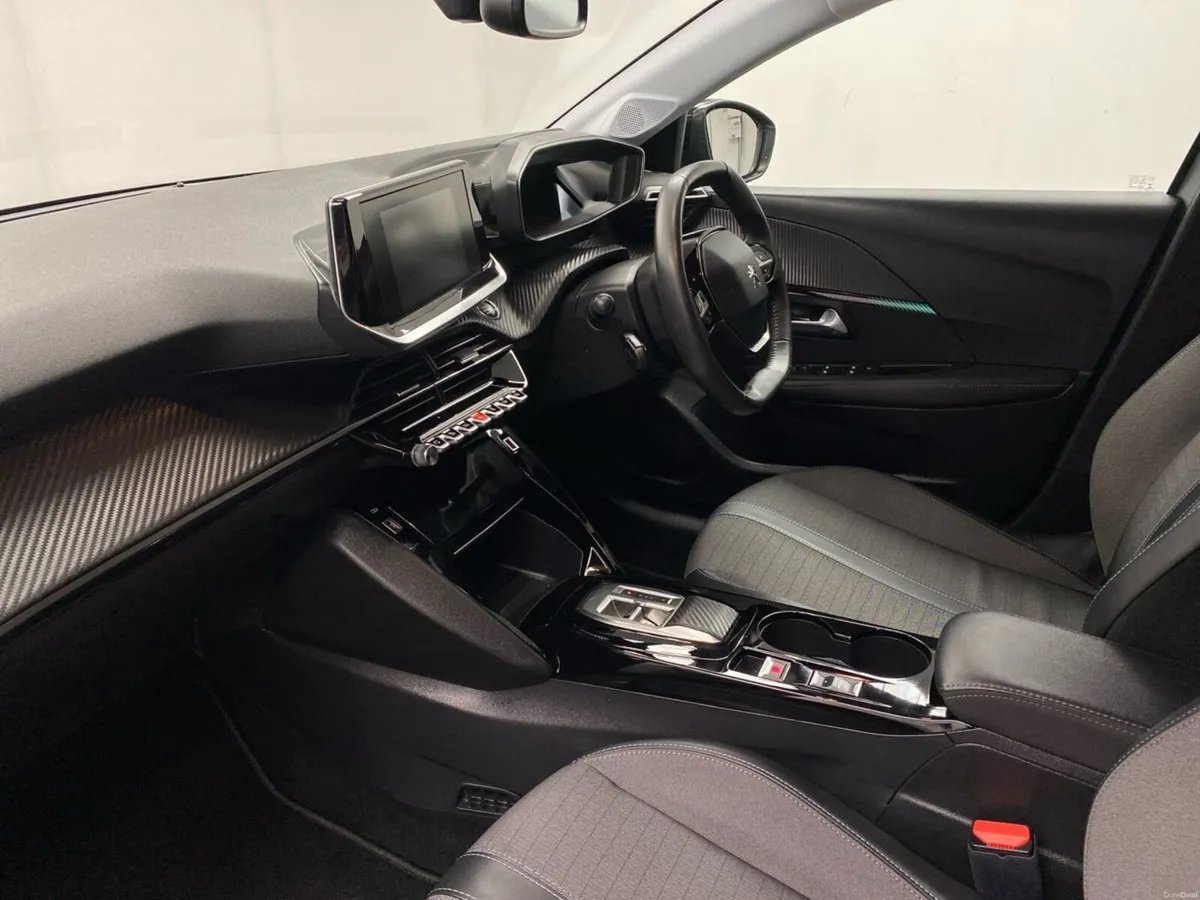 Peugeot 208 Electric 136bhp (50 kWh) Allure Pack - Image 2