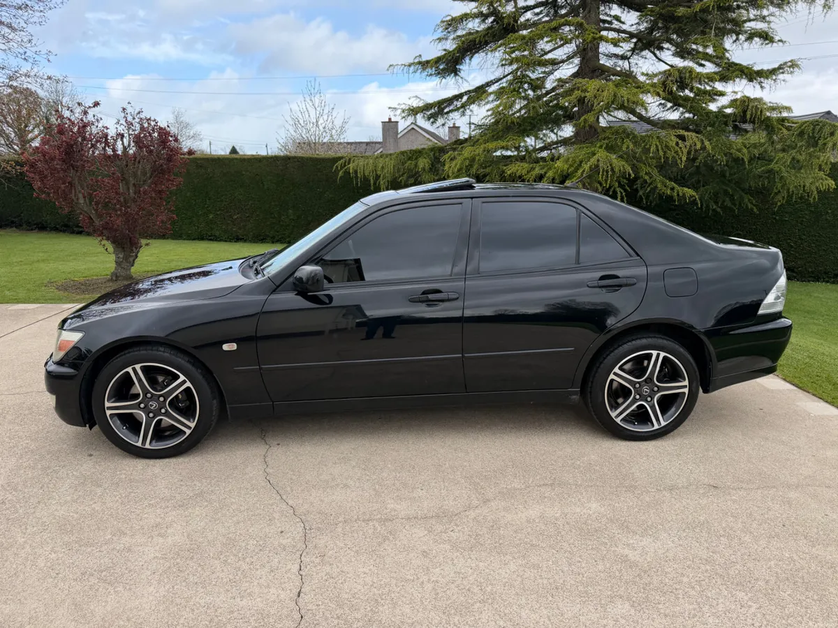 2001 LEXUS IS200 SE | PRIVACY GLASS | SUNROOF - Image 4