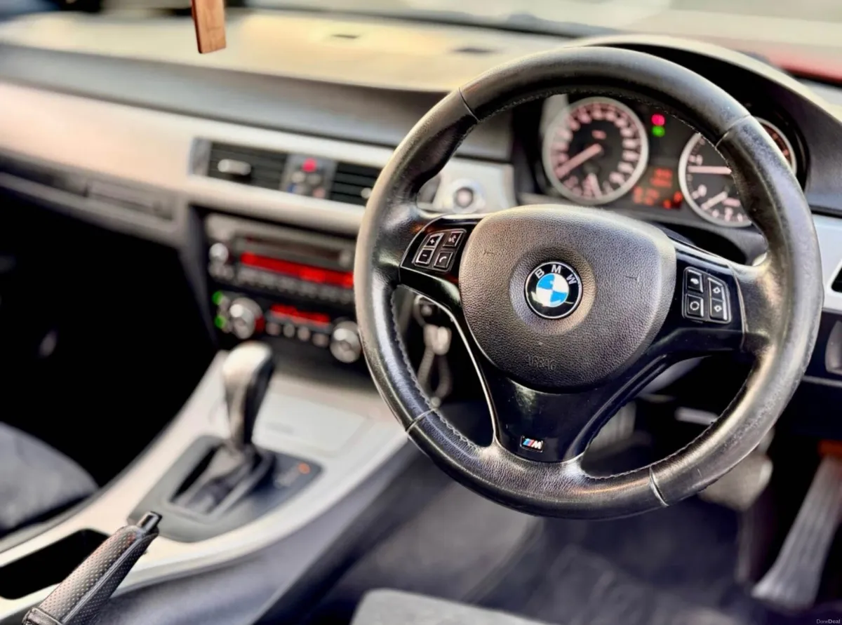 BMW 3-Series 2007 - Image 2