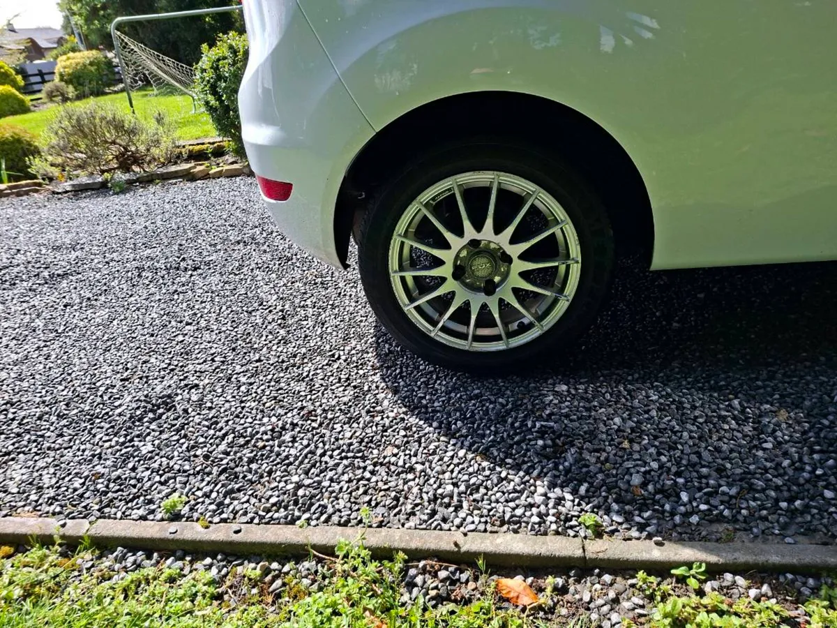 2010 Ford Fiesta Edge 1.2 - Image 3