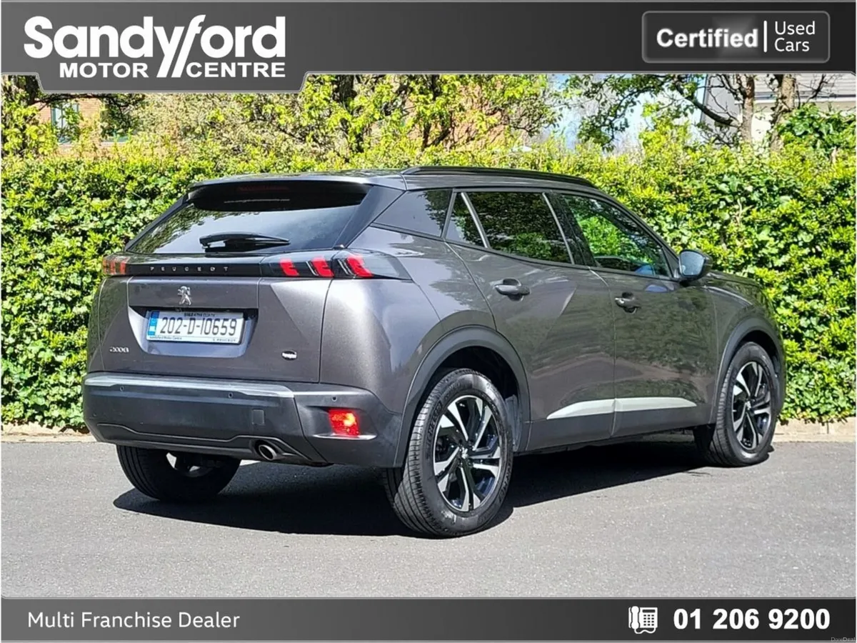 Peugeot 2008 1.2 ALLURE Puretech**LOW KMS**F.S.H.* - Image 4