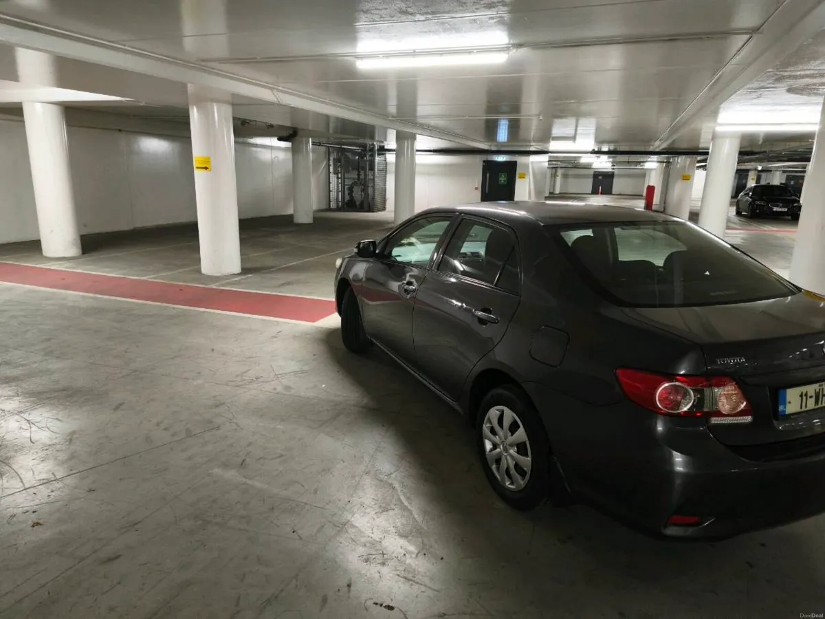 Toyota Corolla very low km - Image 3