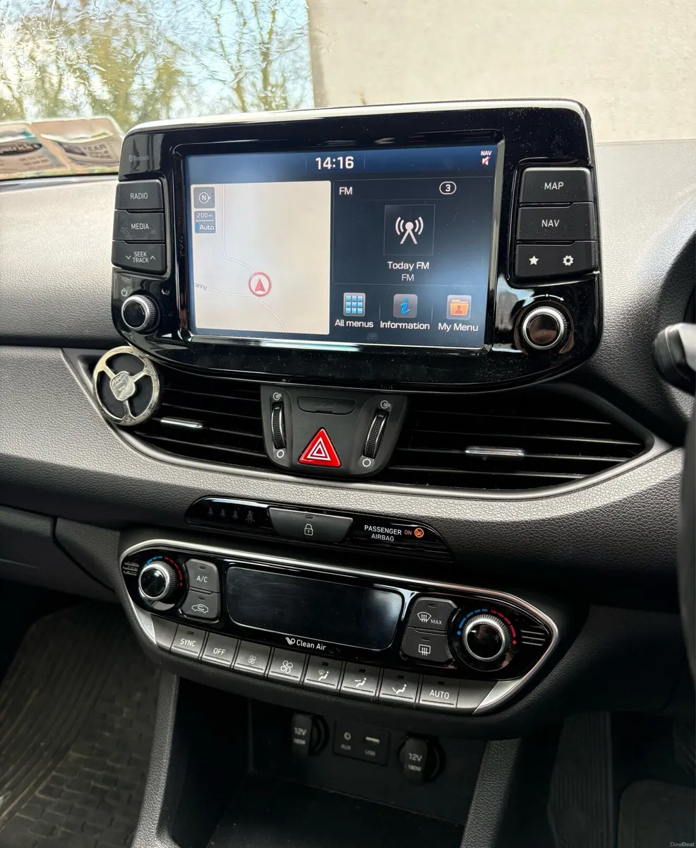 Hyundai i30 Deluxe 1.6 Diesel Tax & Test - Image 4