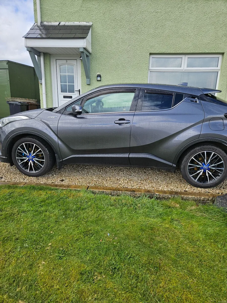 Toyota C-HR 2017 - Image 1