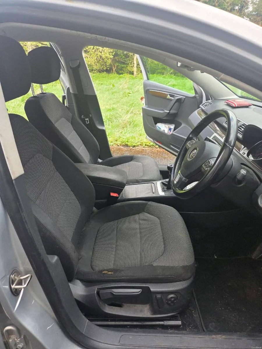 Volkswagen Passat - Image 2