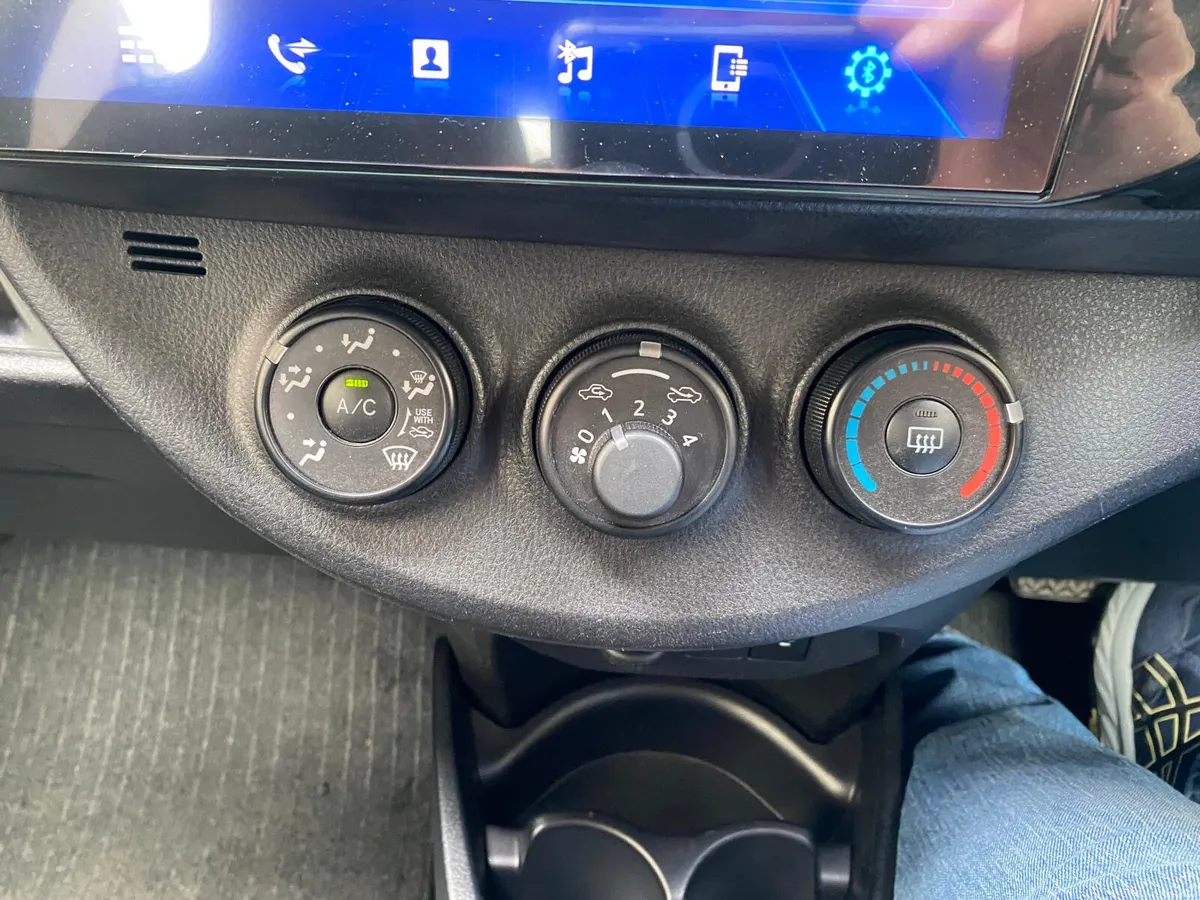 Toyota Vitz 2018 - Image 6
