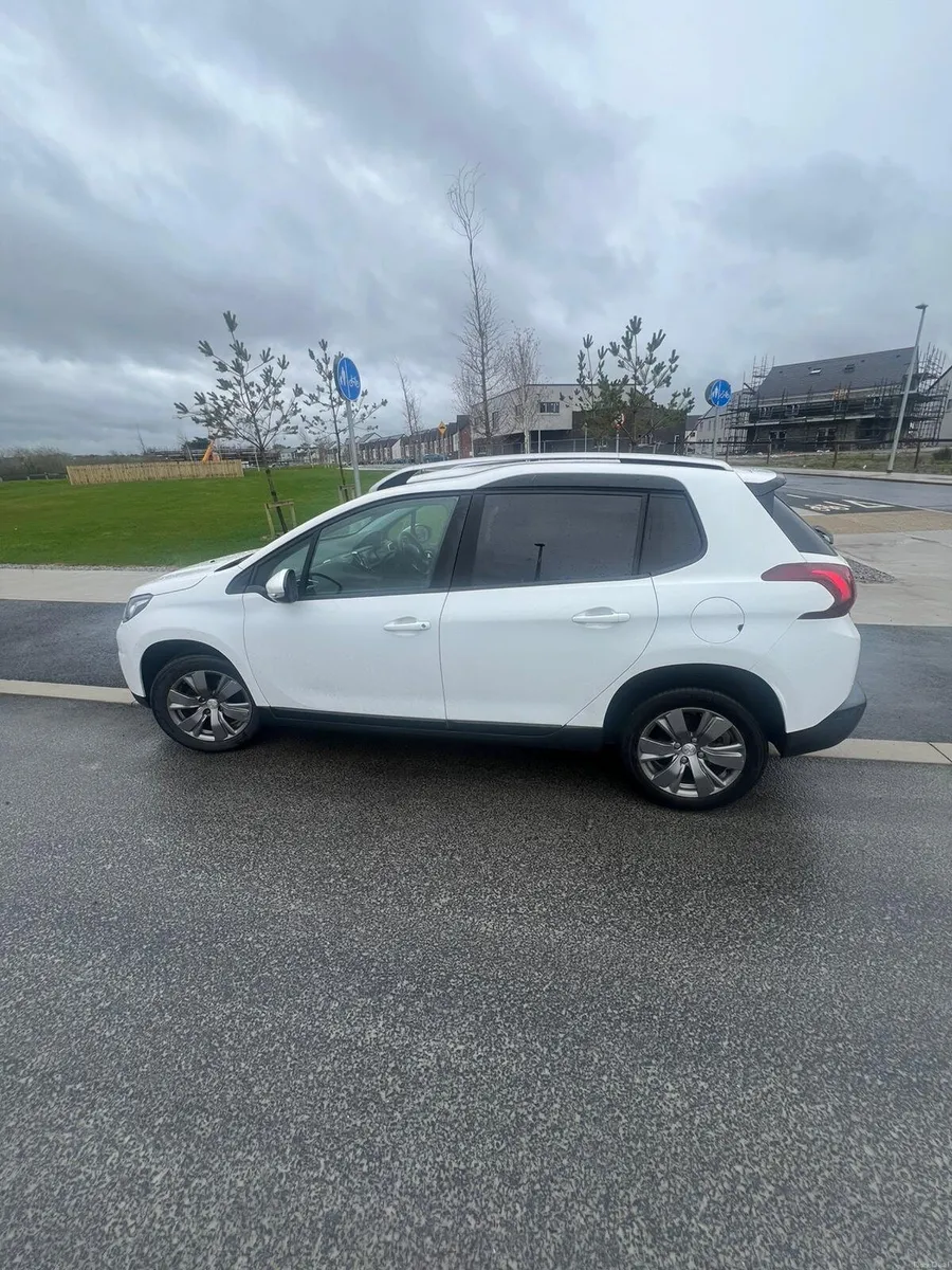 182 Peugeot 3008 1.2 Pet low kms €8950 - Image 2