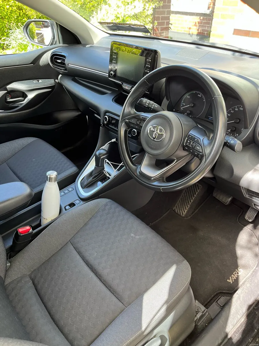 Toyota Yaris 21 1.5 hybrid automatic - Image 4