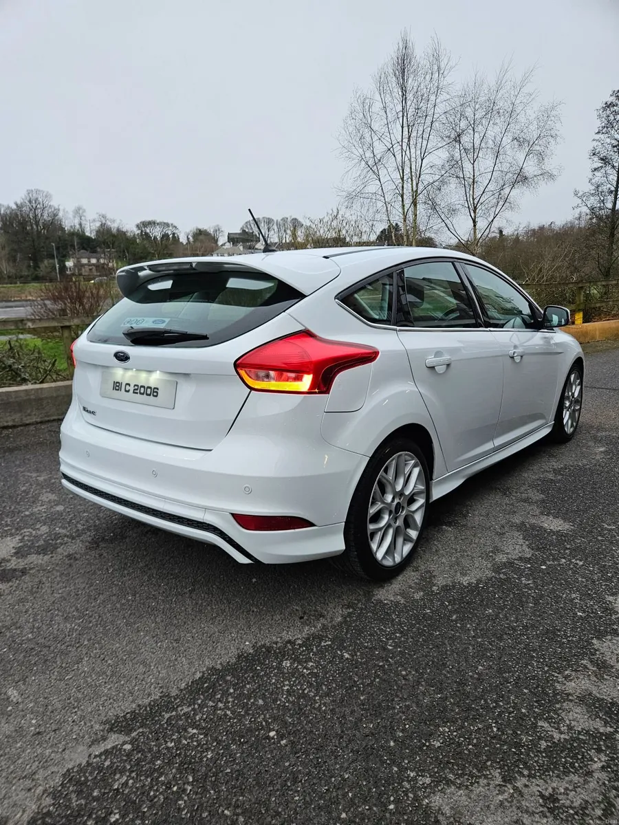 181 FORD FOCUS  ZETEC S - Image 3