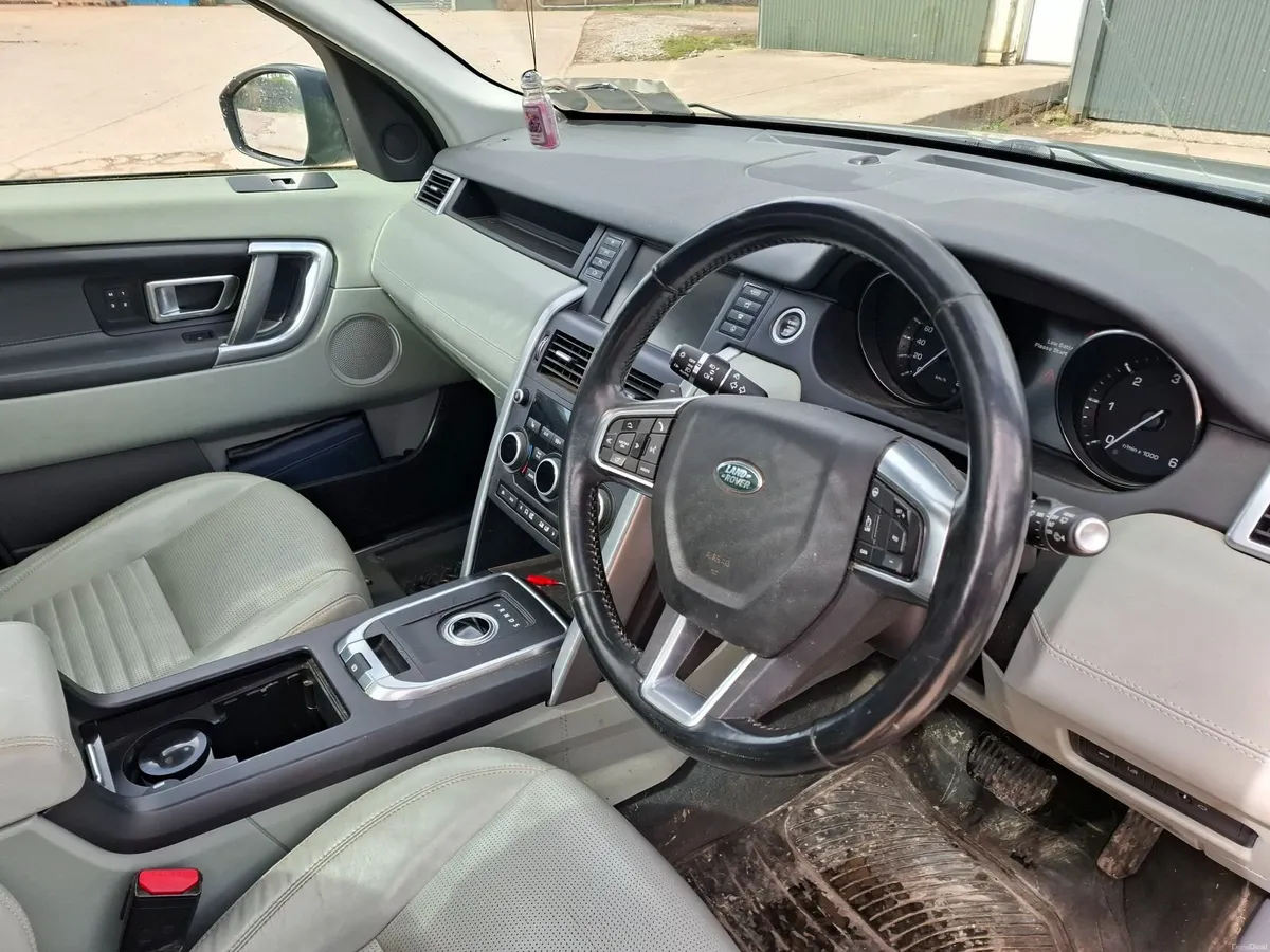 Land Rover Discovery 2015 - Image 2