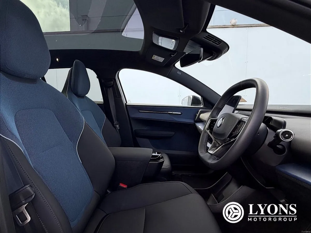 Volvo EX30 Single Motor Ex Range BEV 272hp Ultra - Image 3