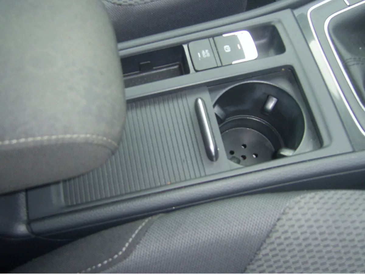 Volkswagen Golf COMFORTLINE 1.6 TDI MANUAL 5SPEED - Image 2