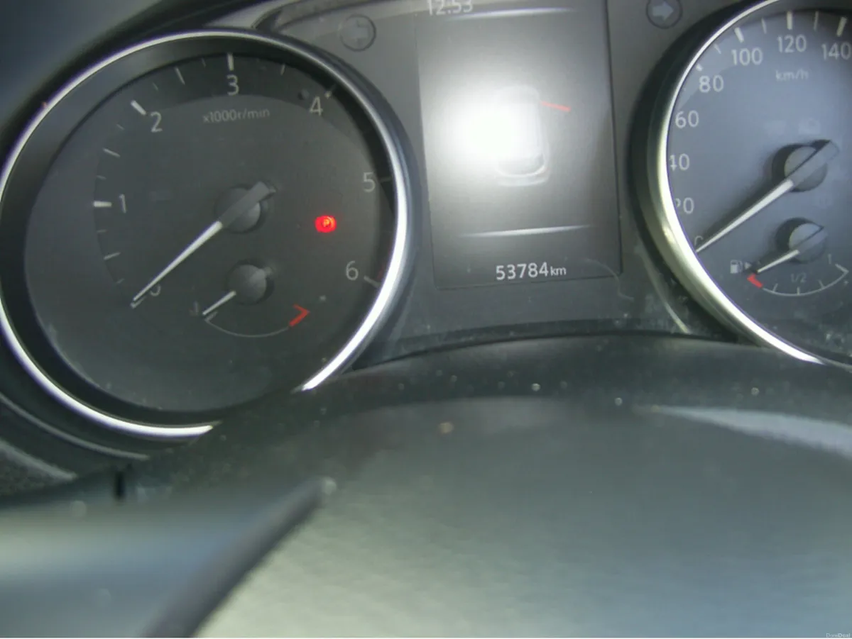 Nissan Qashqai 1.5 DSL SV SS 18 4DR - Image 4