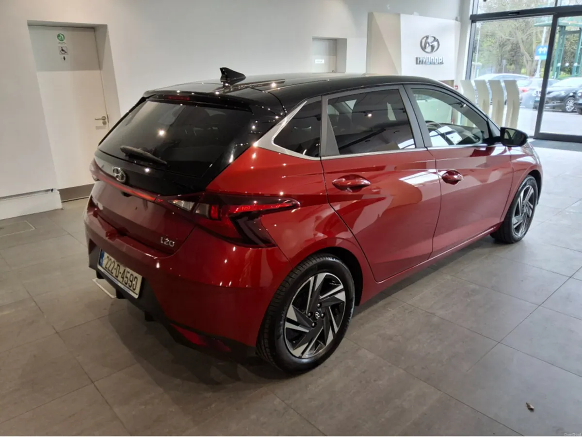 Hyundai i20 DELUXE 2 TONE ** Very Low kms ** - Image 2