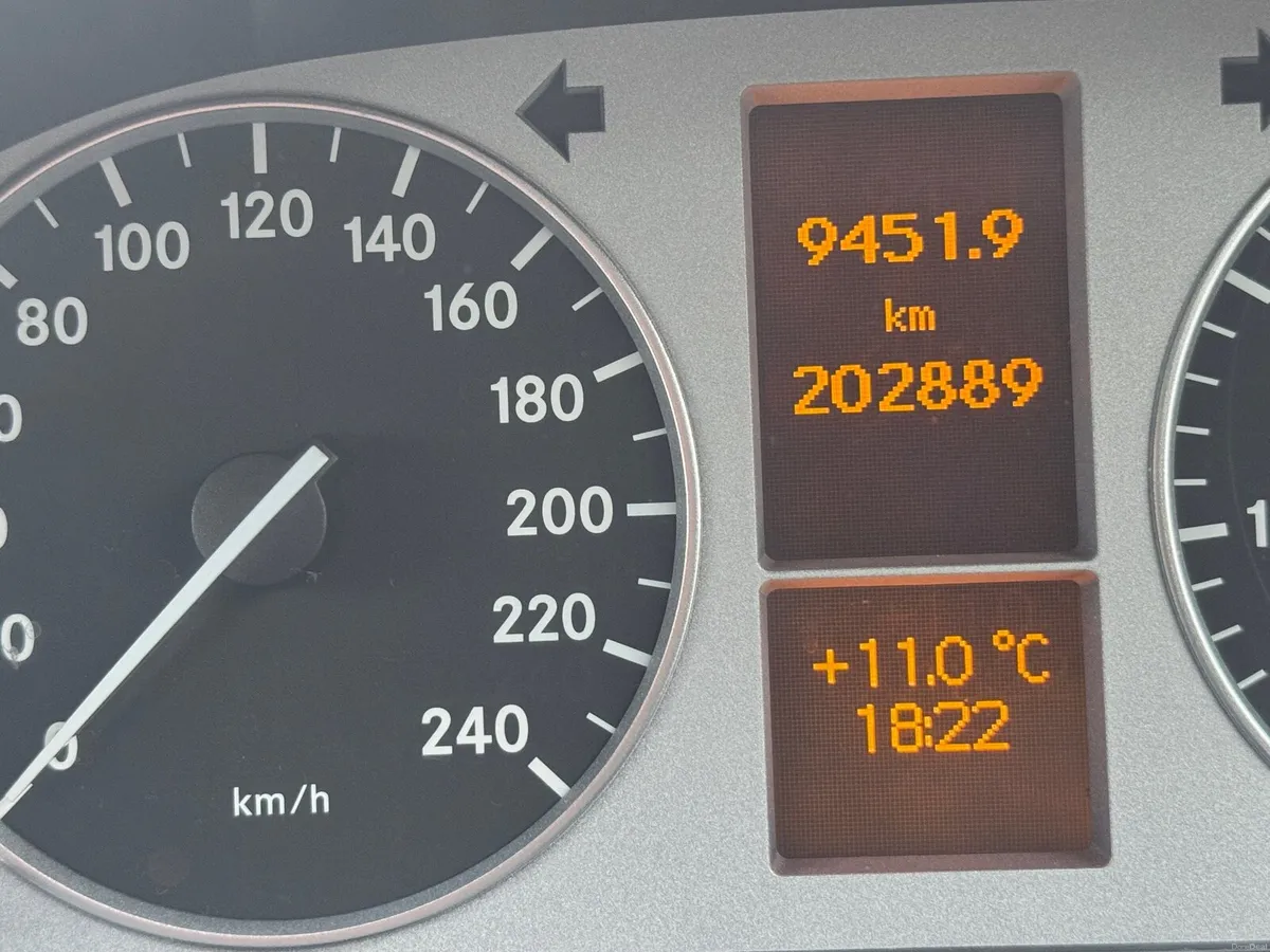 Mercedes B150 - Image 2