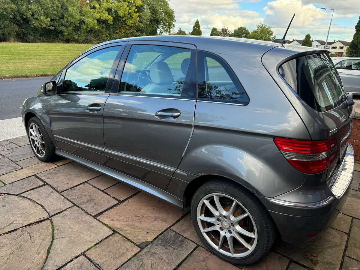 Mercedes B150 - Image 3