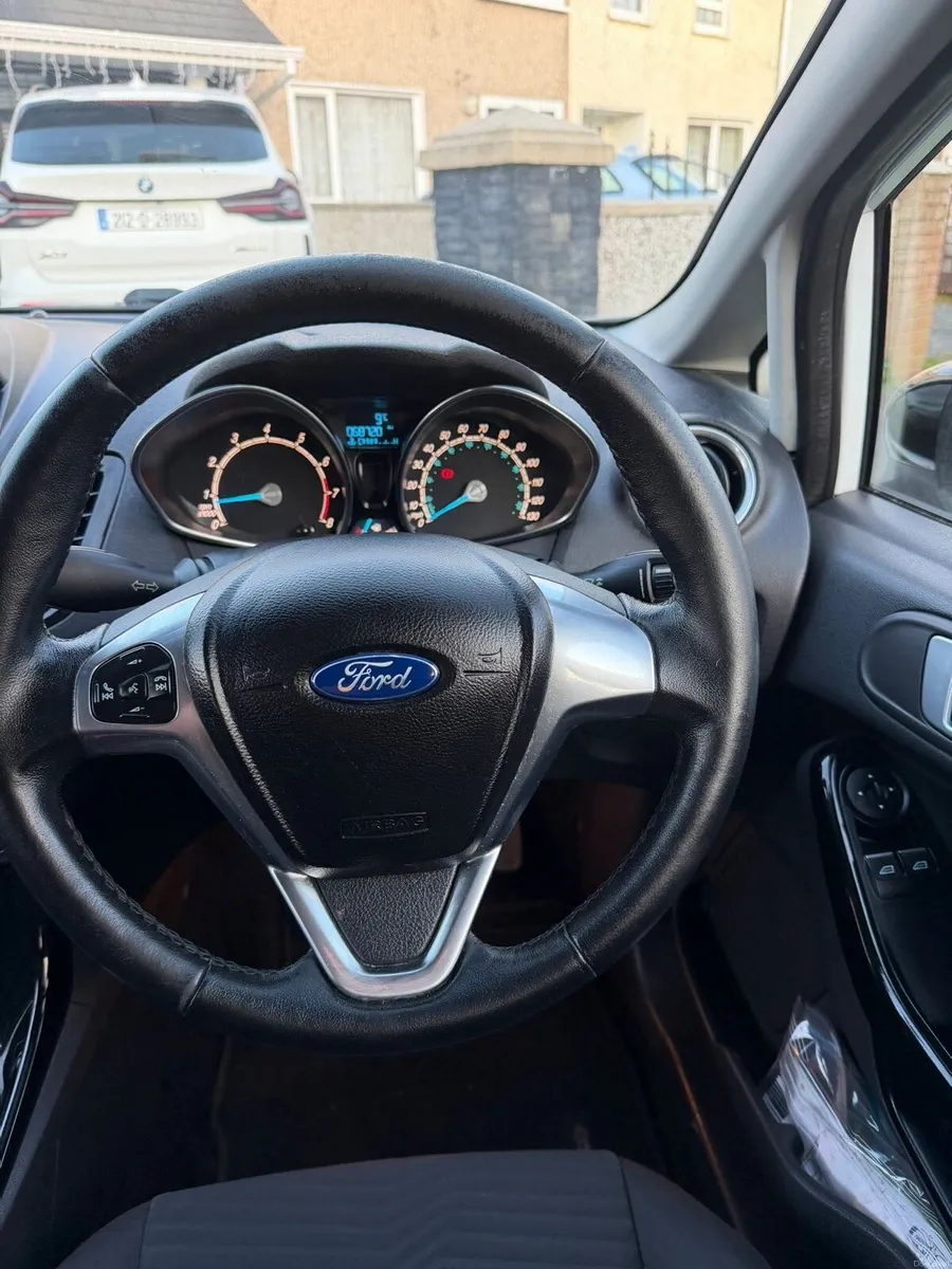 2016 Ford fiesta - Image 2