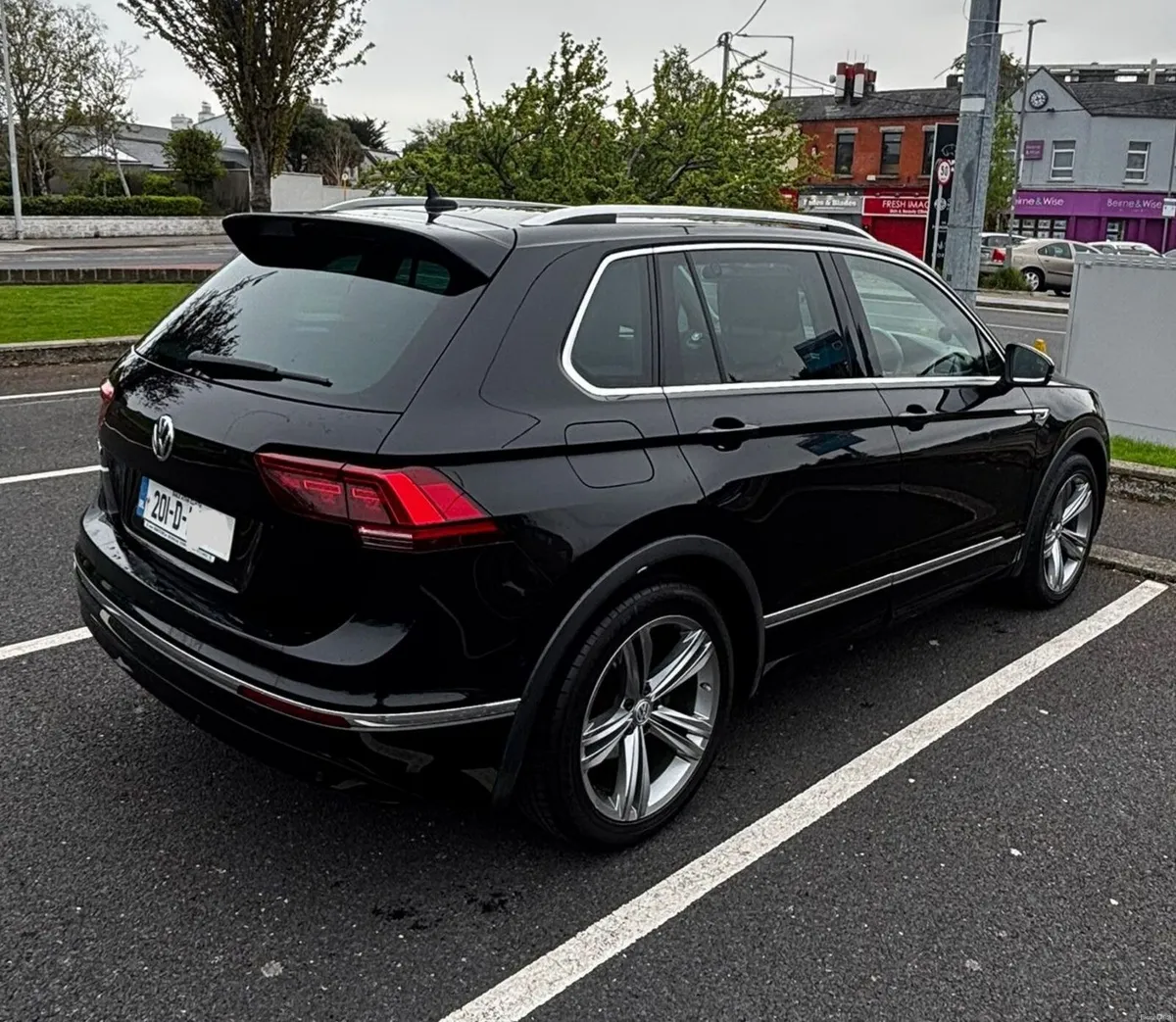 VW Tiguan R-Line 2.0 TDI - Image 3