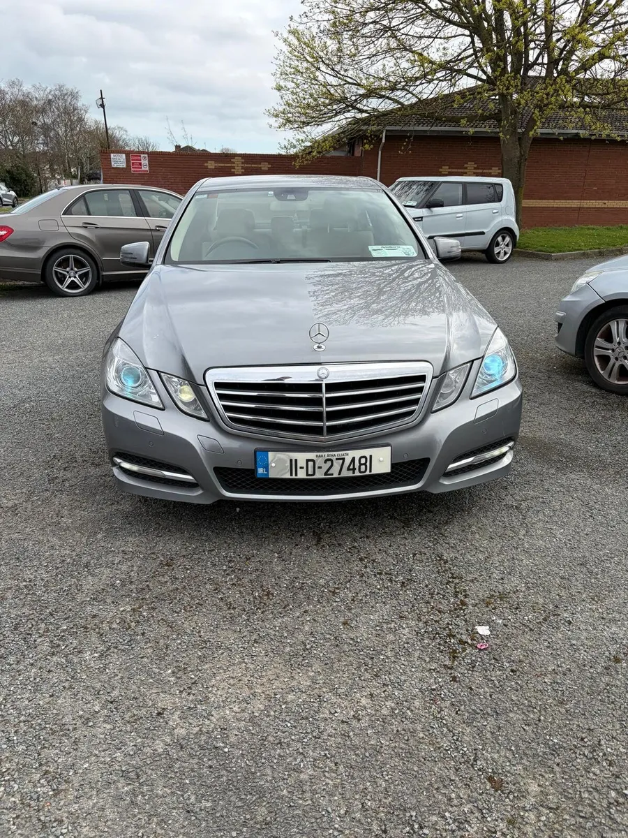 Mercedes E220 Automatic - Image 2