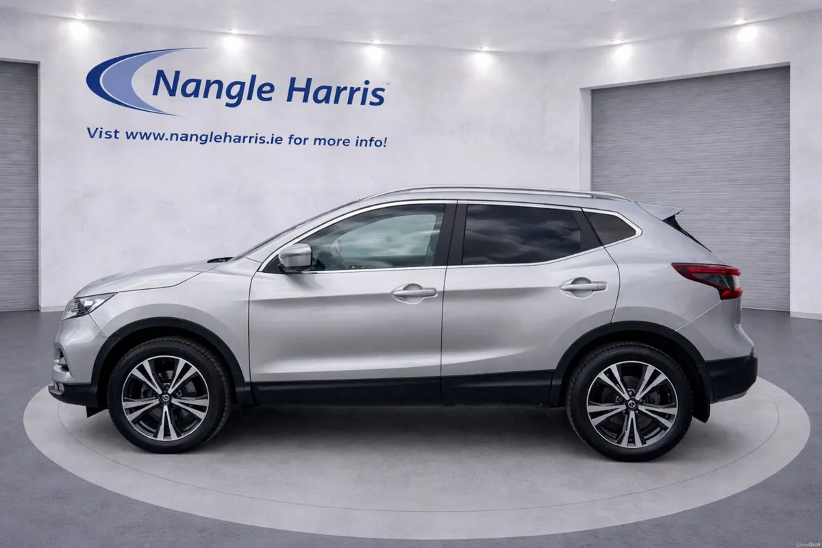 Nissan Qashqai PAN ROOF. SAT NAV. - Image 6