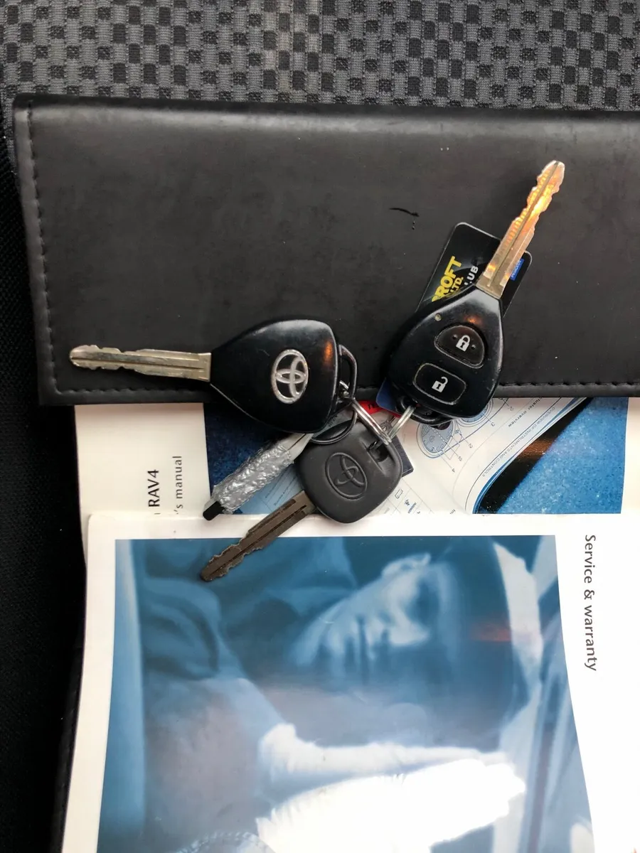 Toyota Rav 4  2.l Petrol 4+4 LUNA - Image 4