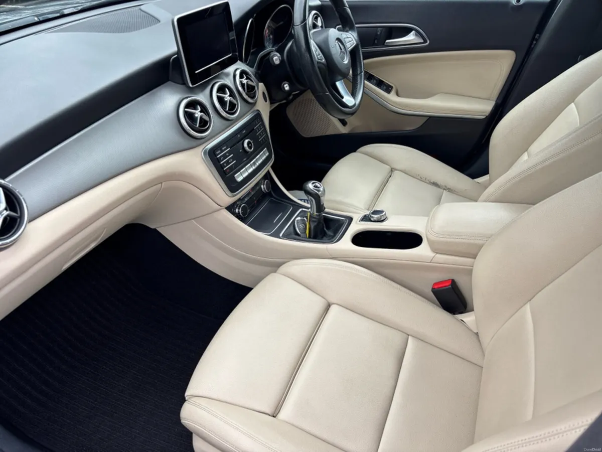 Mercedes-Benz CLA 180 D URBAN 4DR - Image 3